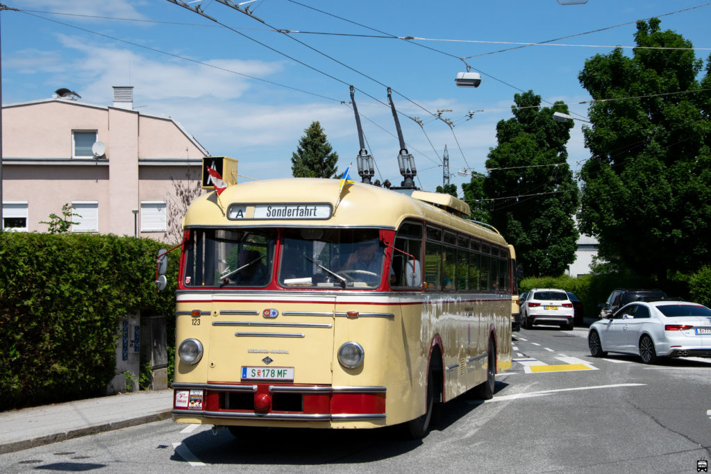 Obus 123 in der Hagenaustraße